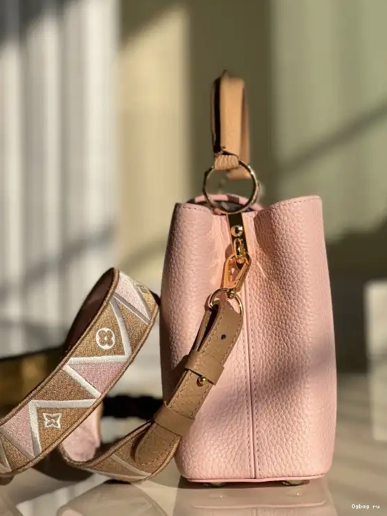 CAPUCINES BB VUITTON LOUIS 0327